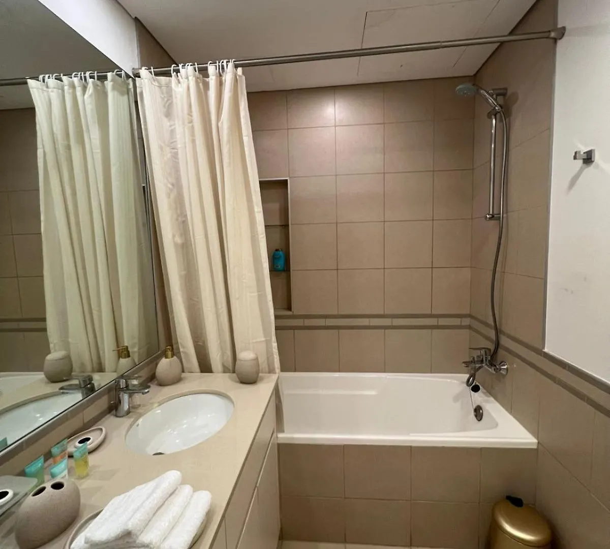 Luxury 2 Beds Nshama Zarha Breeze 3B1 Apartment Dubai United Arab Emirates